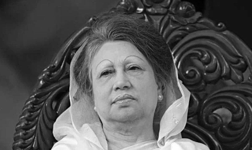 বুধবার সংসদ ভবনের দক্ষিণ প্লাজায় খালেদা জিয়ার জানাজা